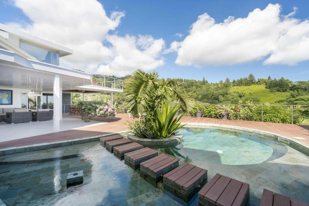 Villa Pamatai Prestige Vue Océan et Piscine - photo 2 - Tahiti, Polynésie
