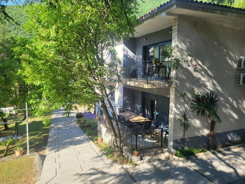 an aerial view of a house at Apartments with parking space Moscenicka Draga, Opatija - 2346 in Mošćenička Draga