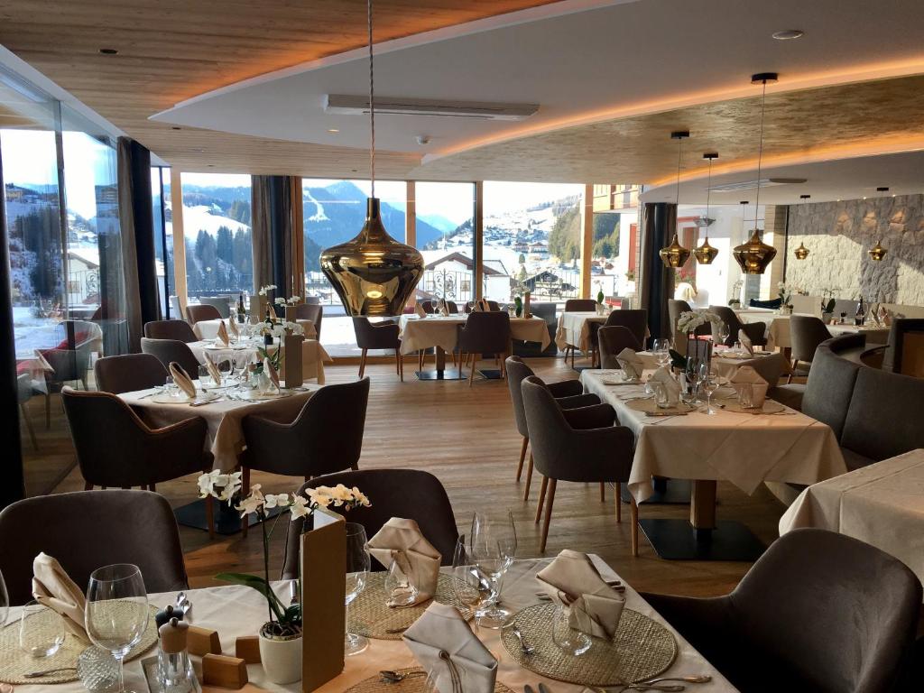 Reštaurácia alebo iné gastronomické zariadenie v ubytovaní Hotel Welponer
