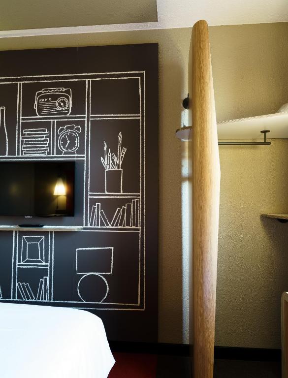 Postel nebo postele na pokoji v ubytování ibis Honfleur