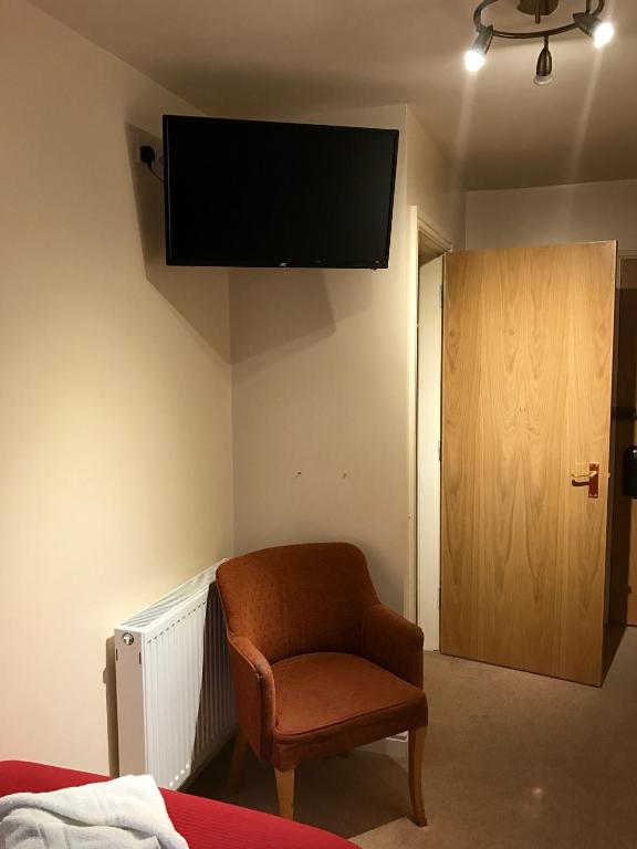 TV a/nebo společenská místnost v ubytování Glenlossie Guest House