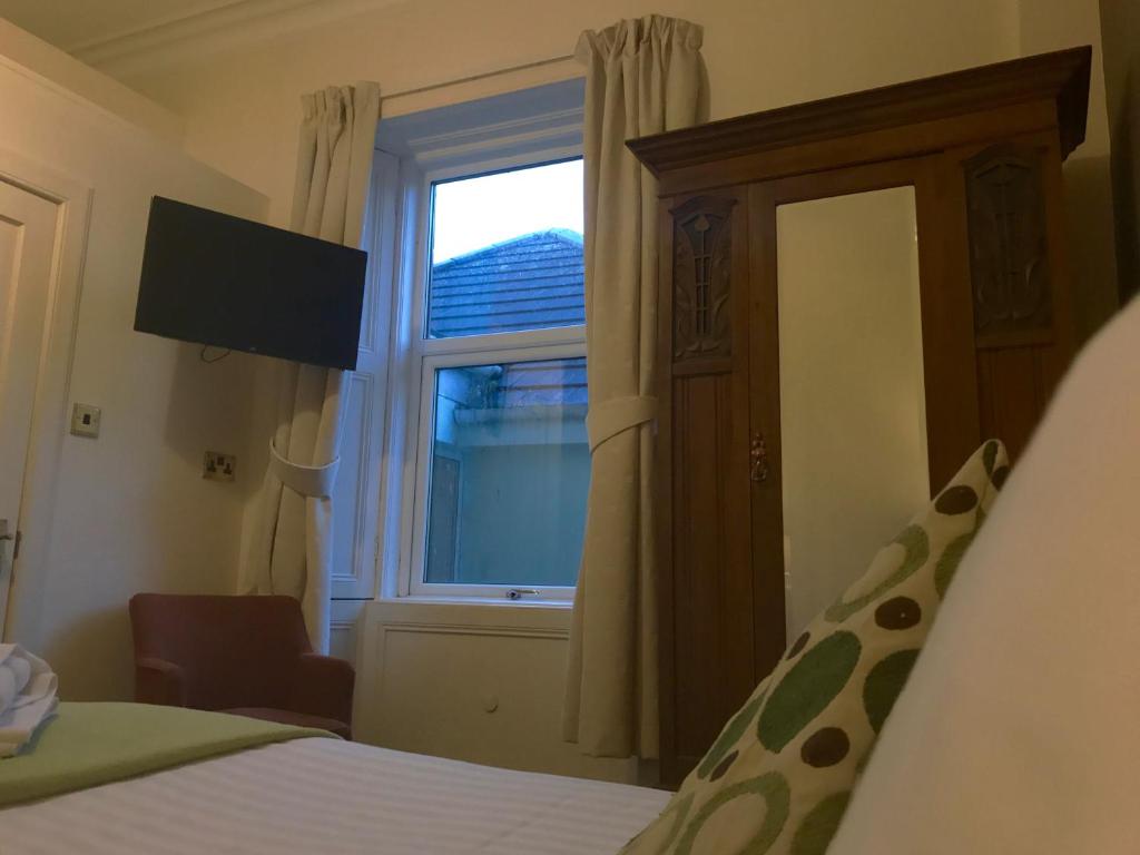 TV a/nebo společenská místnost v ubytování Glenlossie Guest House