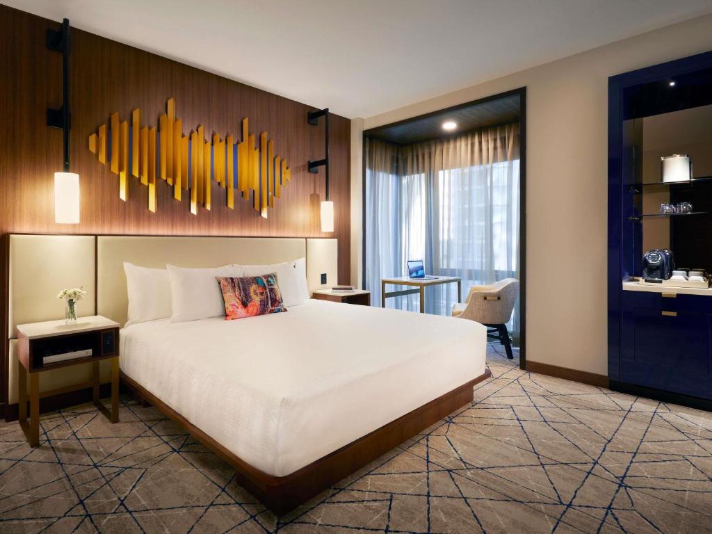 Superior Room, 1 King Bed