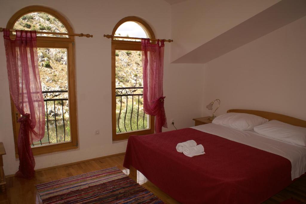 Un pat sau paturi într-o cameră la Villa Velagic