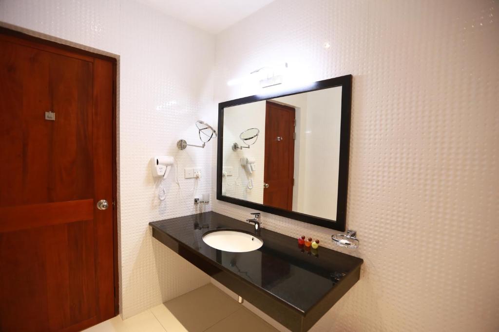 Koupelna v ubytování Royal Kandyan Hotel