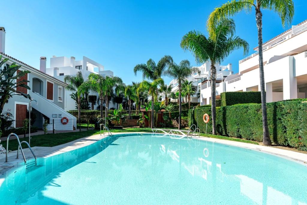New Golden Mile 2BR Pool, Terrace, Parking