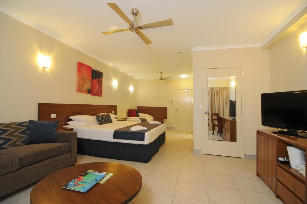 Cairns Queenslander Hotel & Apartments - 