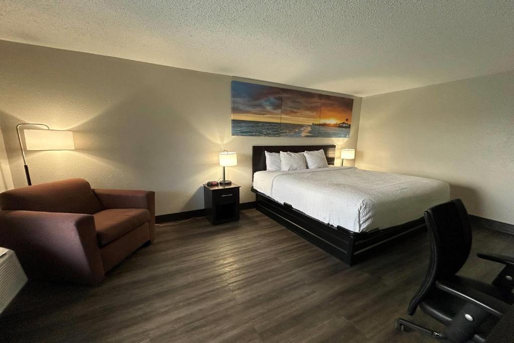 Days Inn by Wyndham Savannah Airport photo