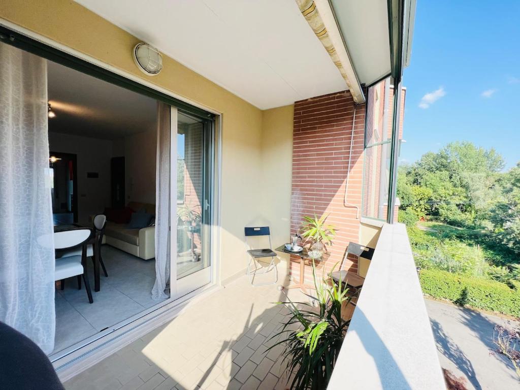 Large artistic apartment with 2 balconies