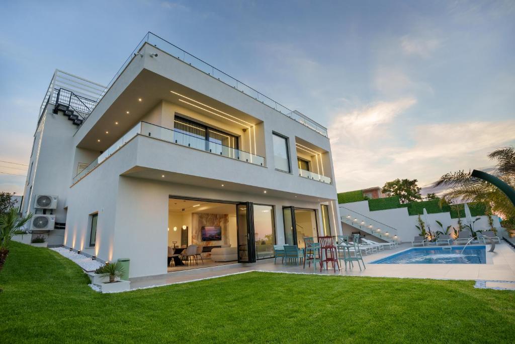 a large white house with a swimming pool at Villa Cosmo Panorama in Rrashbull