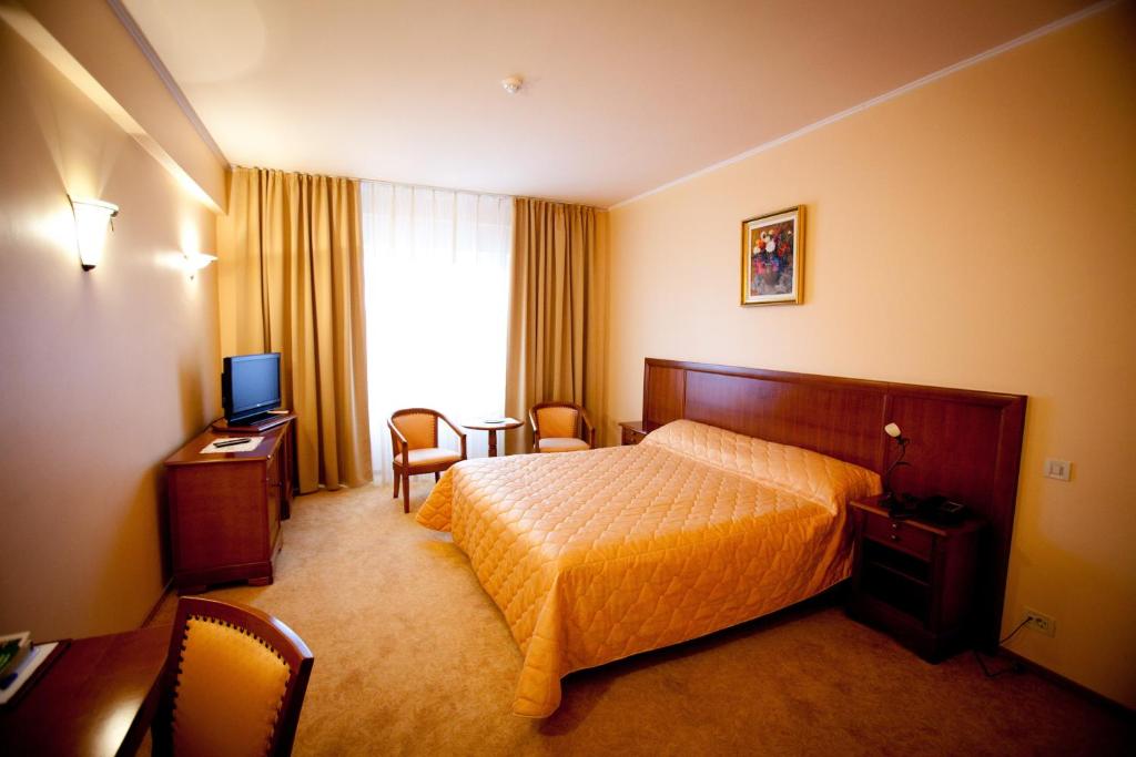 Postel nebo postele na pokoji v ubytování Hotel Maxim