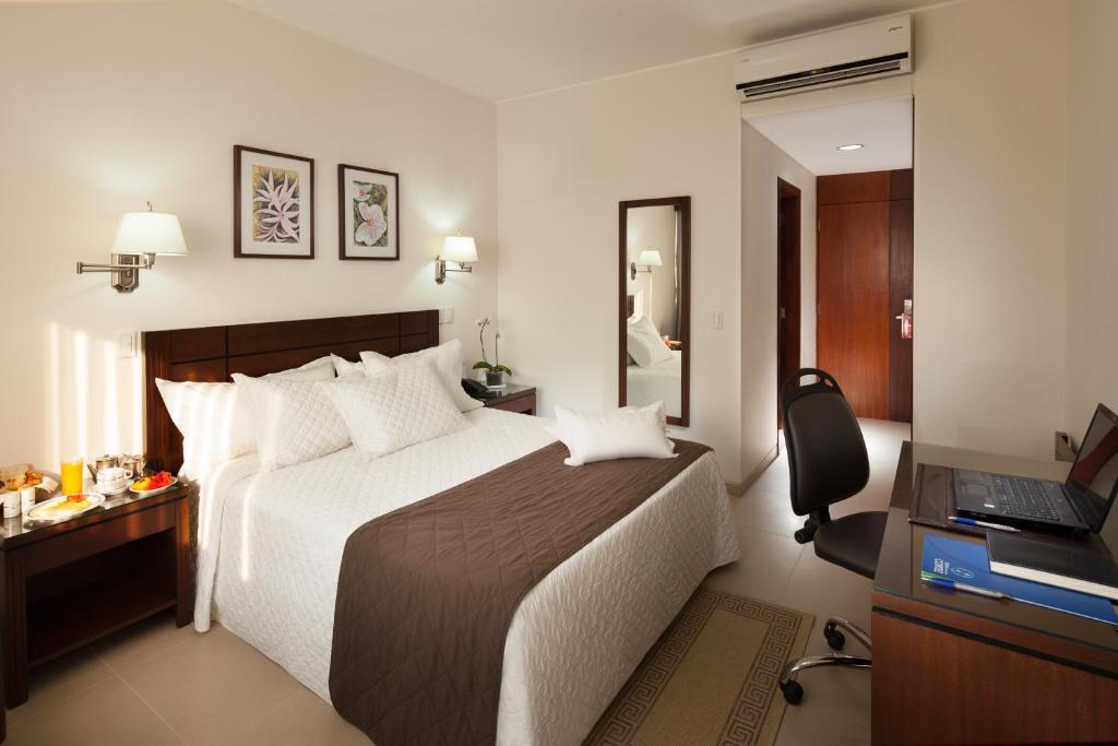 Postel nebo postele na pokoji v ubytování Hotel Cortez
