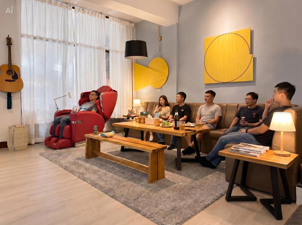 a group of people sitting in a living room at 大樹林 Mori Mori 包棟民宿 寵物友善 附車位 in Tainan