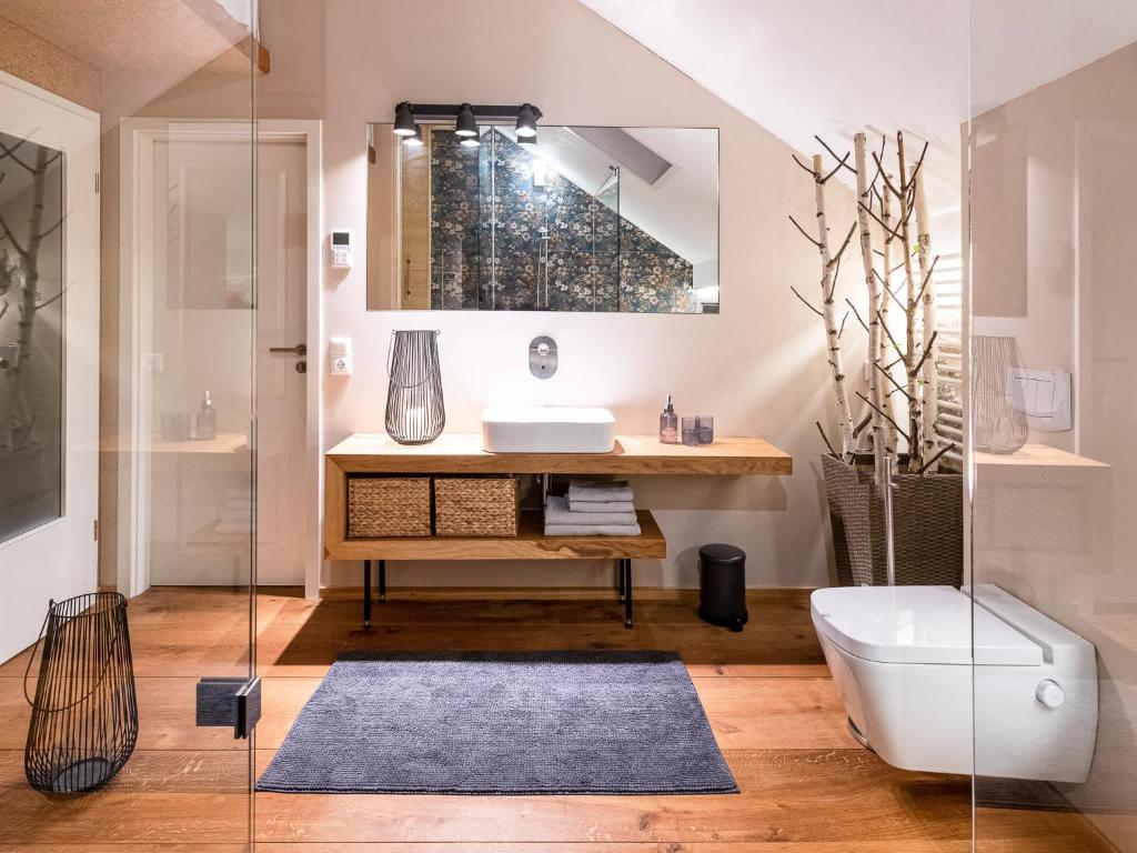 a bathroom with a sink and a toilet at Stilvolles Wellnes-Refugium mit Privatsauna, Whirlwanne & Kamin im historischen Gut in Großharthau