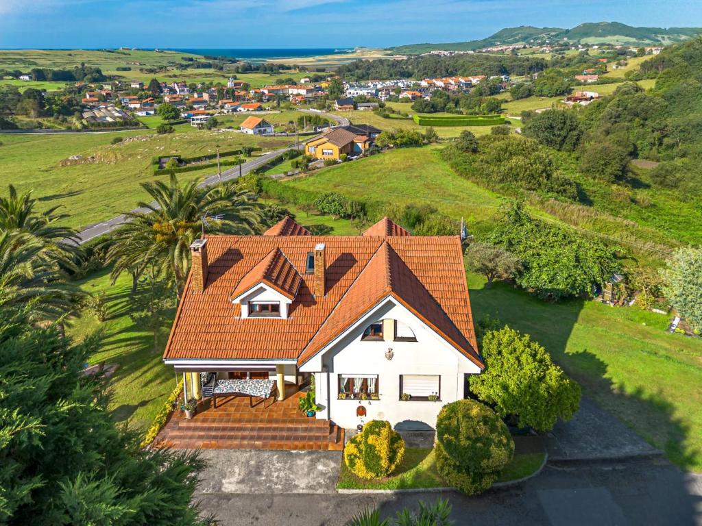an aerial view of a white house with a roof at Villa Rubén in Miengo