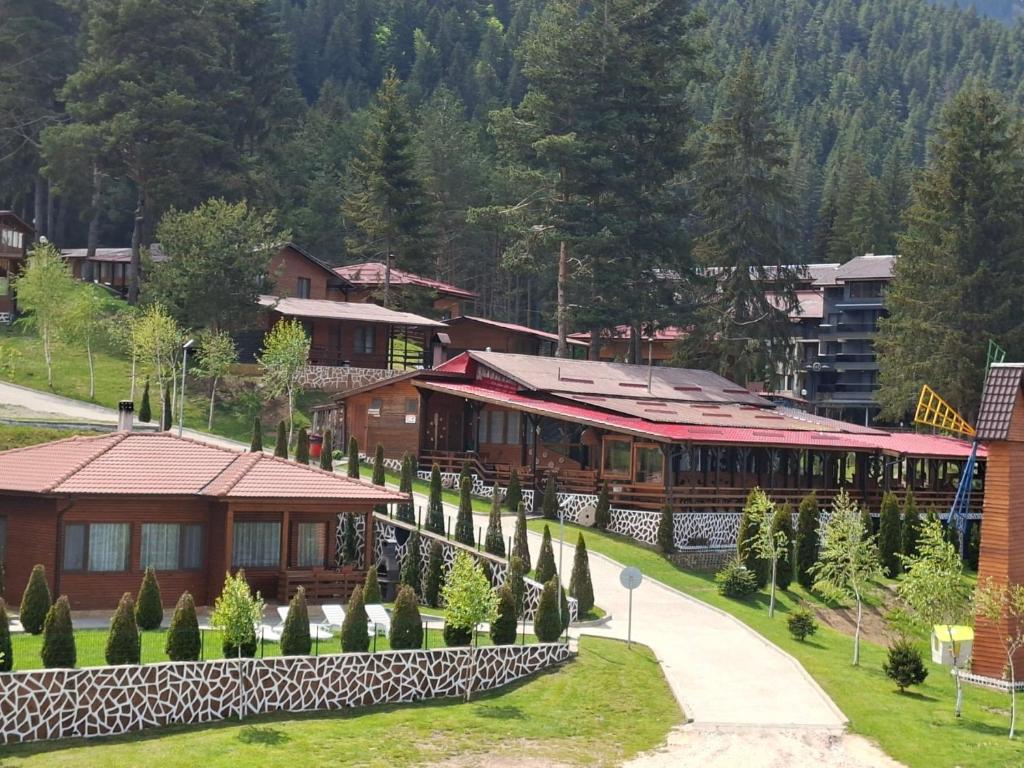 a resort with a building and trees and a building at Ваканционно селище Ива in Sarnitsa