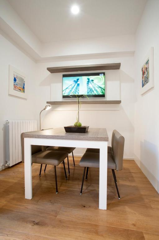 Televízia a/alebo spoločenská miestnosť v ubytovaní Gallery House