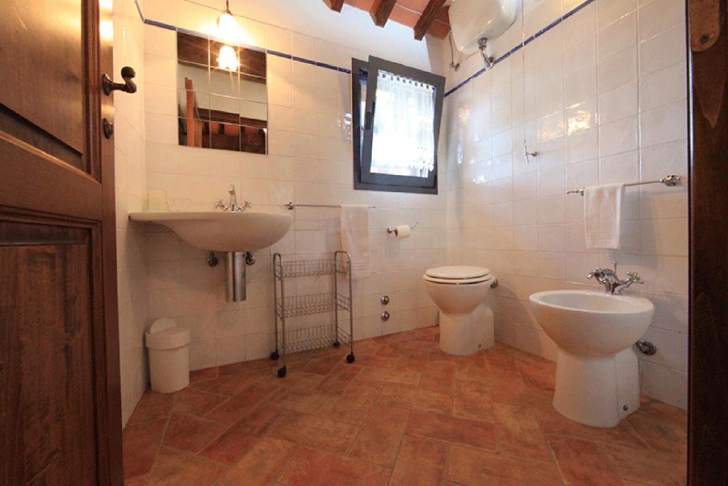A bathroom at Agriturismo Spazzavento