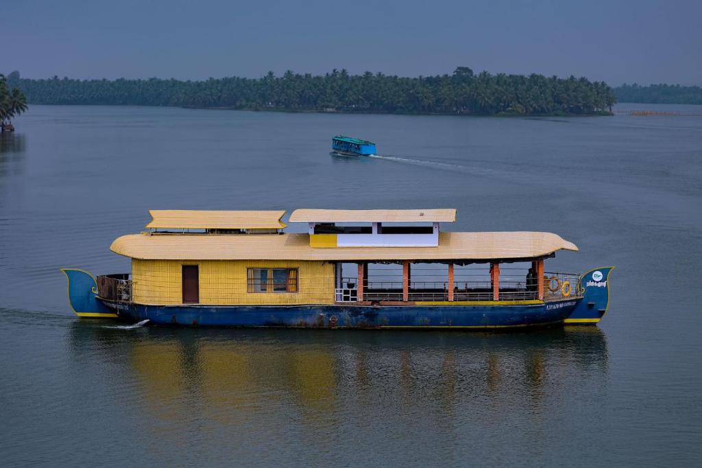 a boat in the water with a house on it at Ezhimala cruise in Nīleshwar
