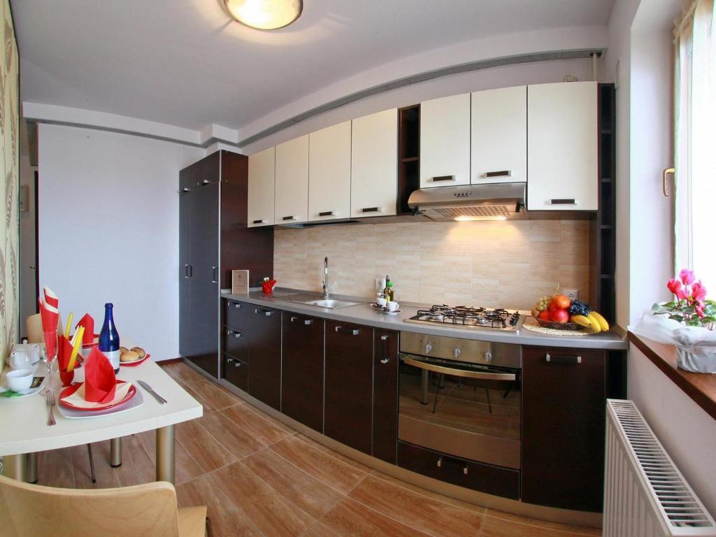 Kuchyň nebo kuchyňský kout v ubytování Monte Carlo Palace Suites