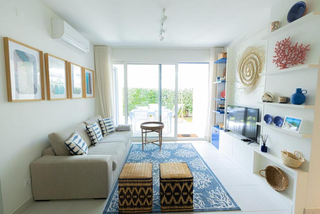 Luxury 2BR Apt with garden & pool CD