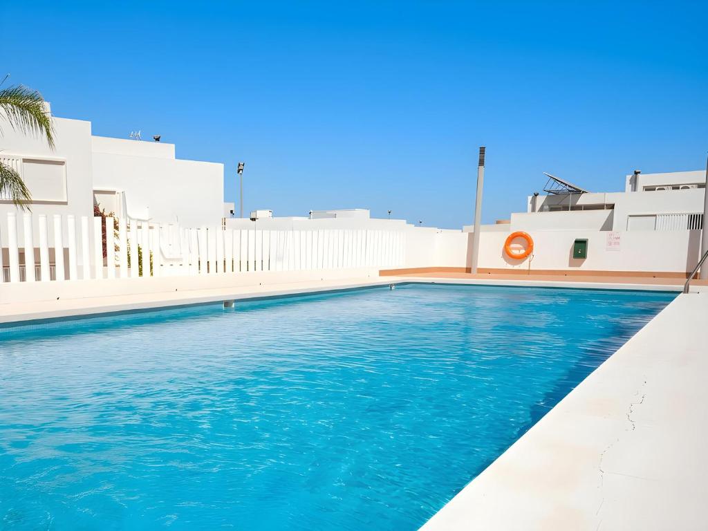 Chalet con piscina compartida alquilamos solo a familias