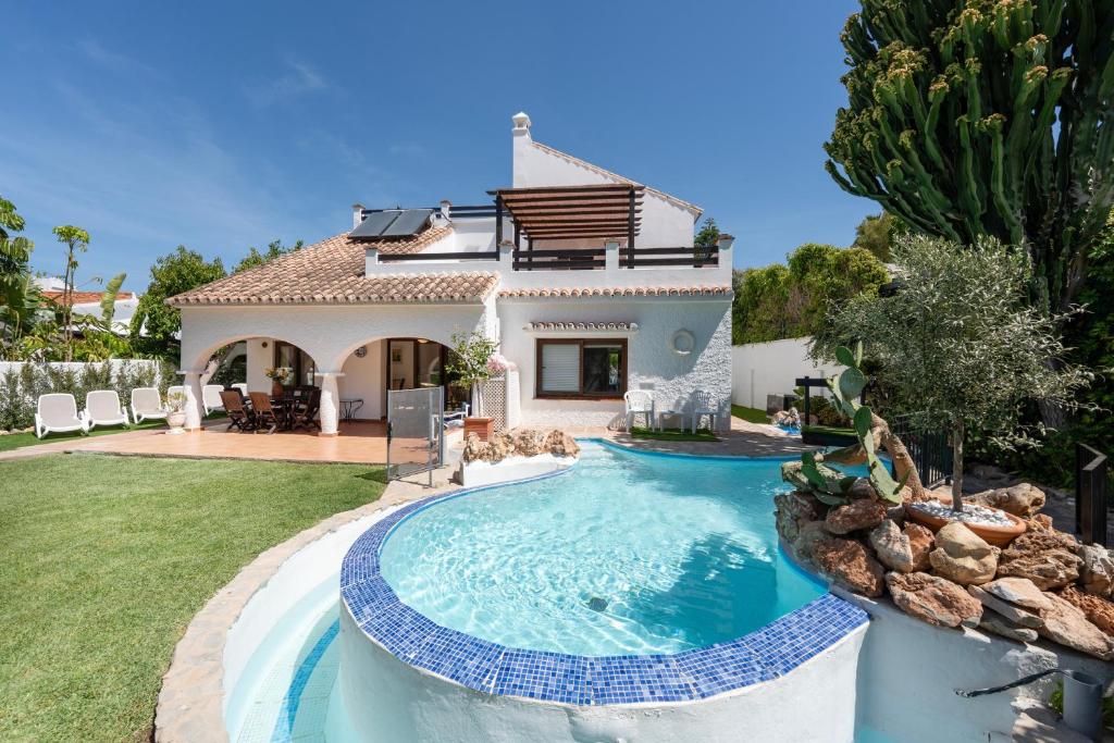 Villa by the beach 5 bedrooms