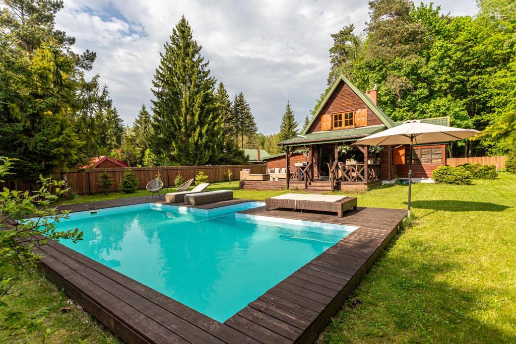 a swimming pool in the yard of a house at Leśny Raj in Świętajno