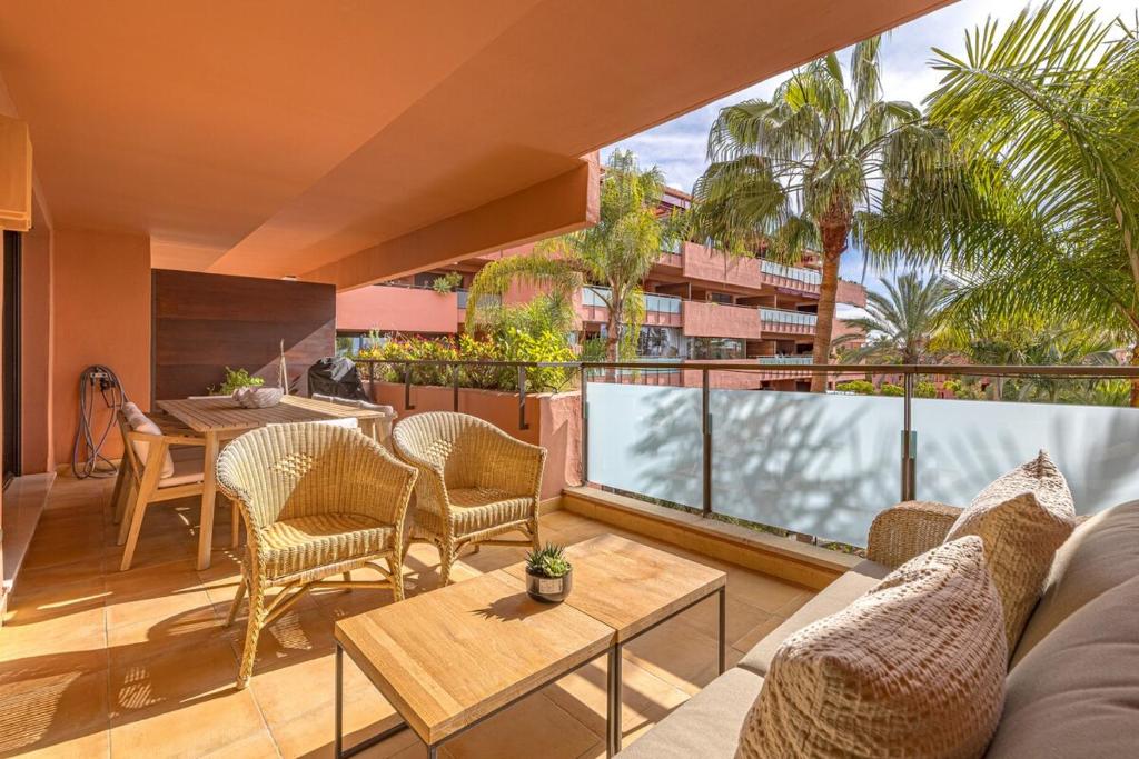 Guadalmansa Beach Flat - Modern & Steps to Shore