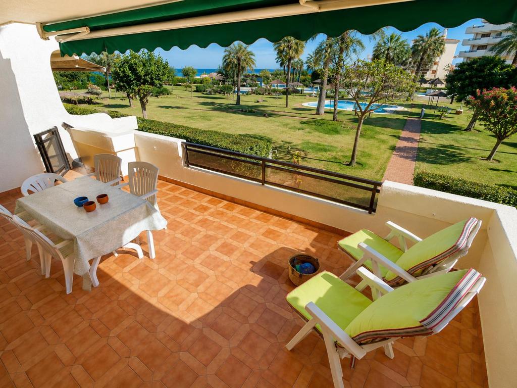 Apartamento Playa Grande Dénia en primera línea de playa con piscina y gran terraza by Family Homes