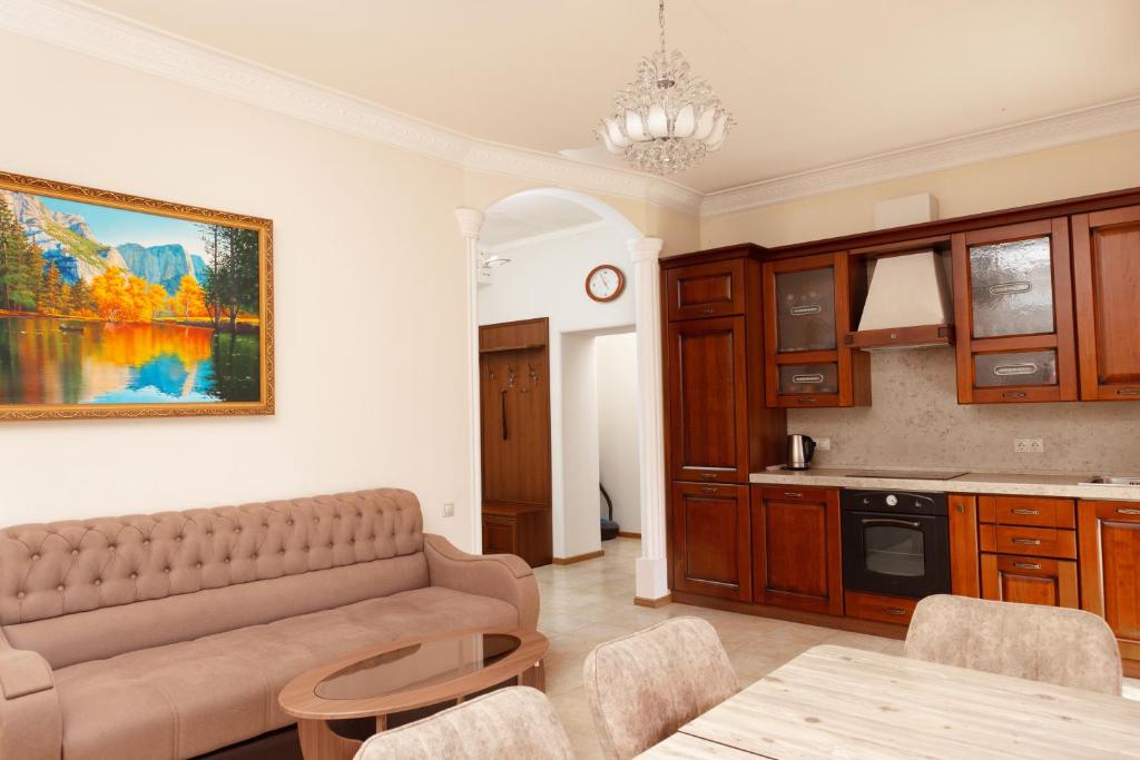 تصویر اتاق‌های Bright 2 Bedroom Apartment Mayrig Building, with nice Balcony View, near Republic Square - تصویر ۲