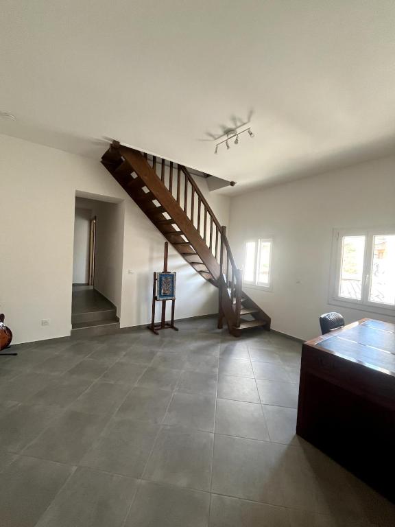 140 m apartment, 4 bedrooms sea airport and tram