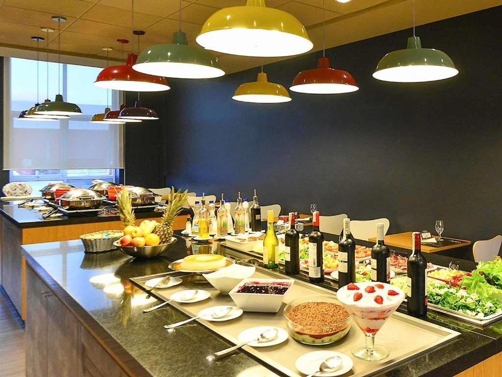 a buffet line in a restaurant with food on it at ibis Caxias do Sul in Caxias do Sul