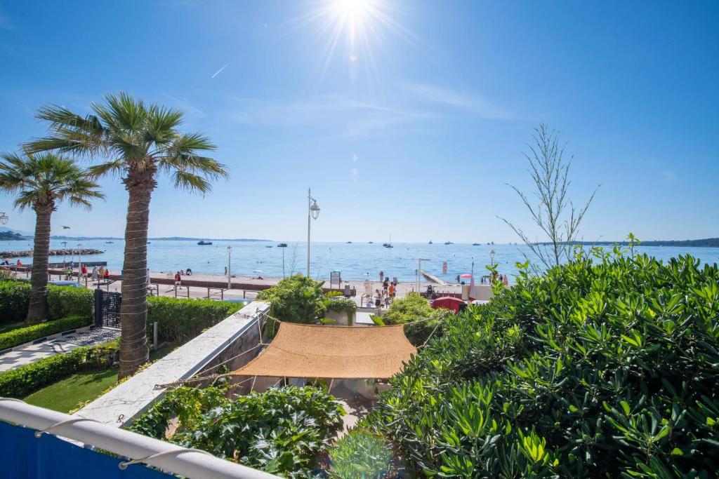 2-Br Seafront Apartment in Cannes