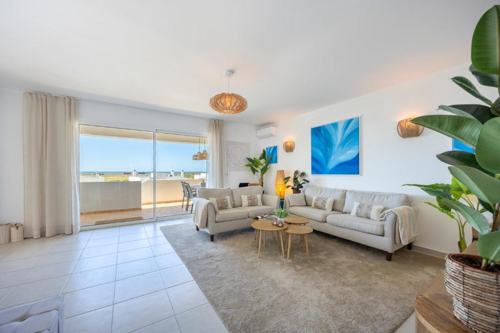 a living room with a couch and a table at Casa Alvor in Alvor