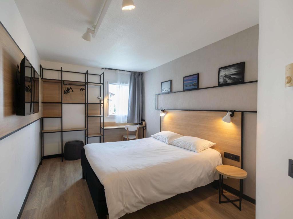 a bedroom with a bed and a bunk bed at ibis Ciboure Saint-Jean-de-Luz in Ciboure