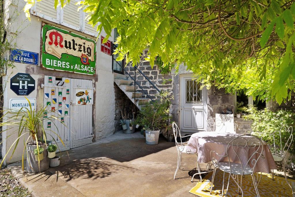 Les Hirondelles du Marais - Housity