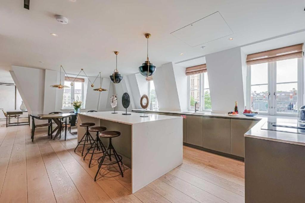 Westminster Apartments by DMONTRIO photo