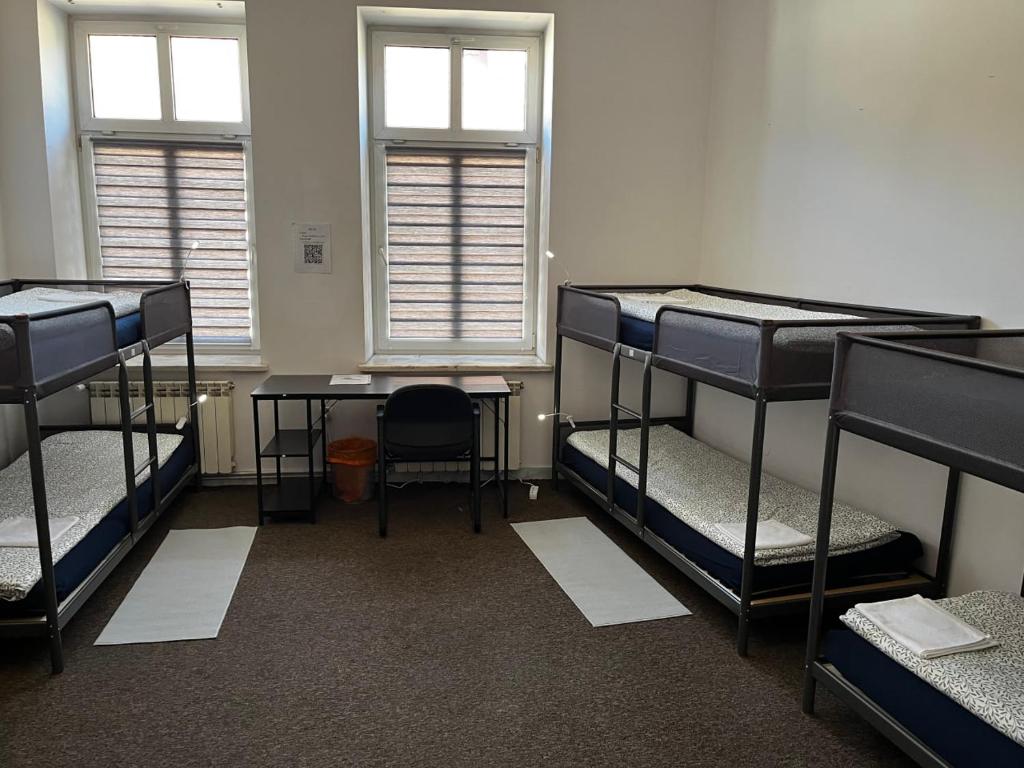 Hostel PEREMOGA - Lit Superposé Dans Dortoir Pour Hommes