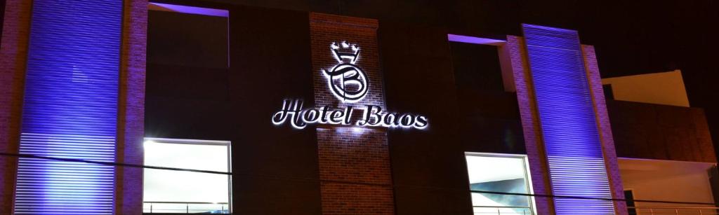 a neon sign on the side of a building at Hotel Baos in Sincelejo
