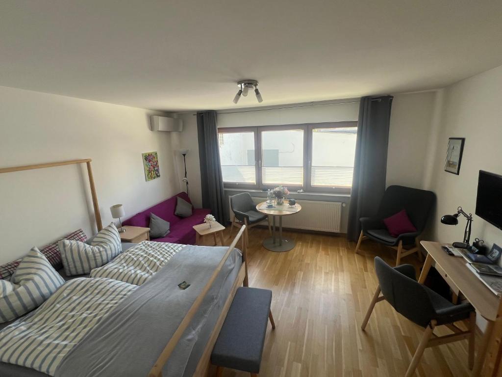 a living room with a bed and a table and chairs at Ahrweiler Seelchen in Bad Neuenahr-Ahrweiler