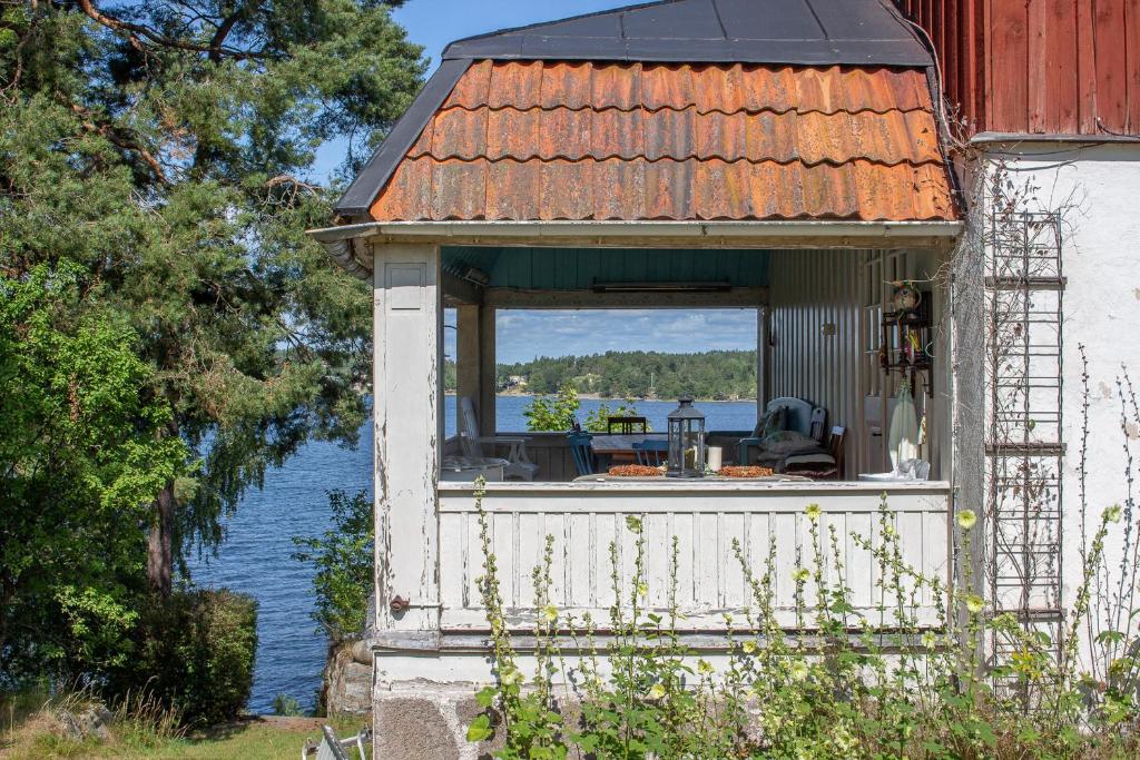 Villa Hjorthagen B&B with sauna by the sea