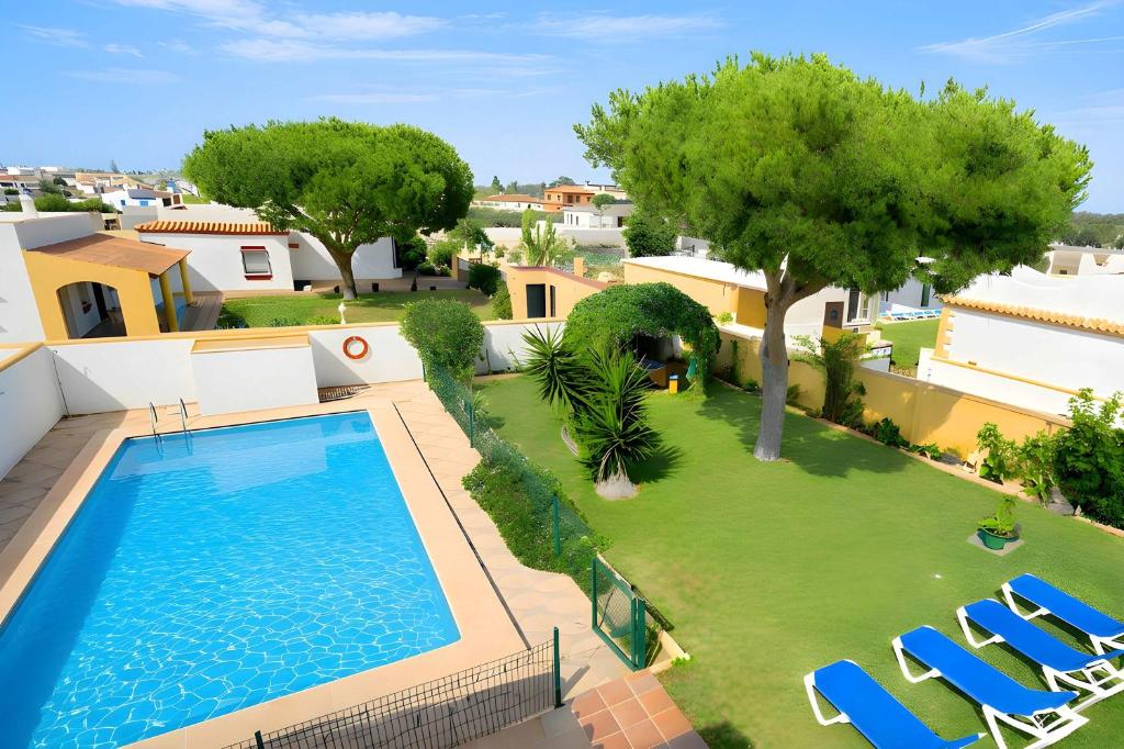 Chalet con piscina privada y zona de barbacoa cerca del pueblo