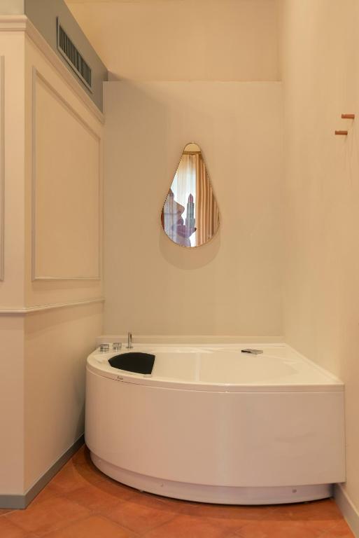 Maison Ventiquattro - Suite Deluxe Con Bañera De Hidromasaje
