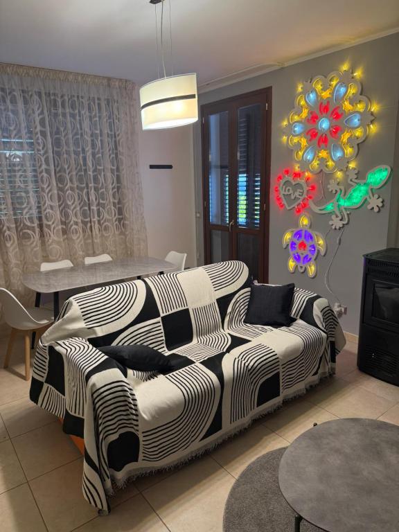 a bedroom with a bed and a dining room at Illumina House 2 in Giurdignano
