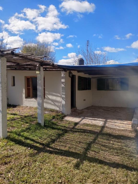 a white house with a roof at Los Colibríes de Potrero in Potrero de Garay