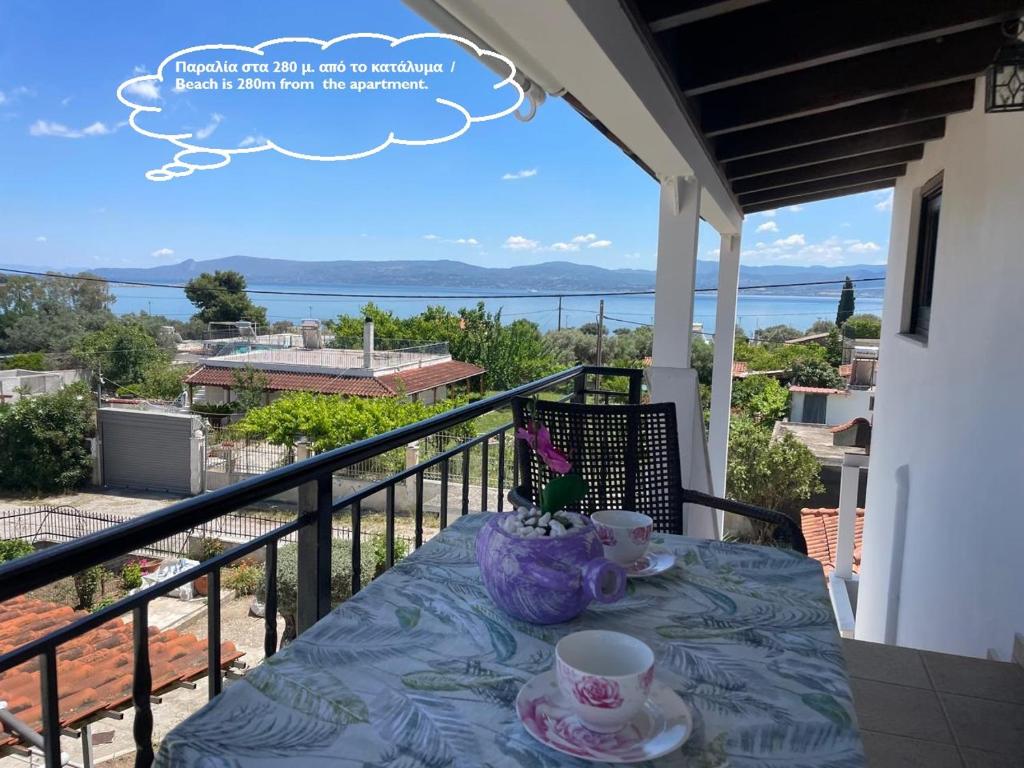 a table on a balcony with a view of the ocean at Casa con Vista in Eretria