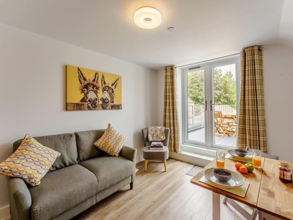 a living room with a couch and a table at 2 Bed in Brockenhurst oc-78729 in Brockenhurst