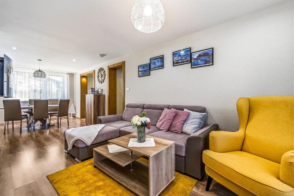 a living room with a couch and a table at Apartmán Zara in Telgárt