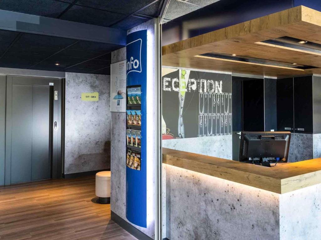 a coffee shop with a counter in a building at Ibis Budget Sélestat in Sélestat